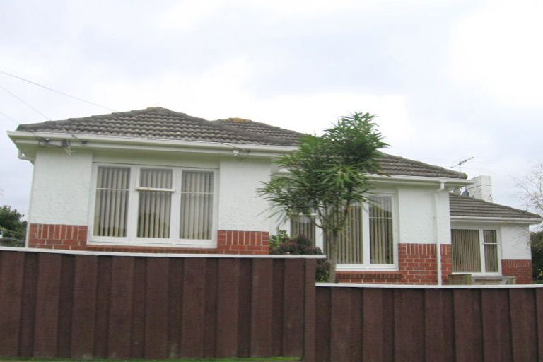Photo of property in 18 Larsen Crescent, Tawa, Wellington, 5028