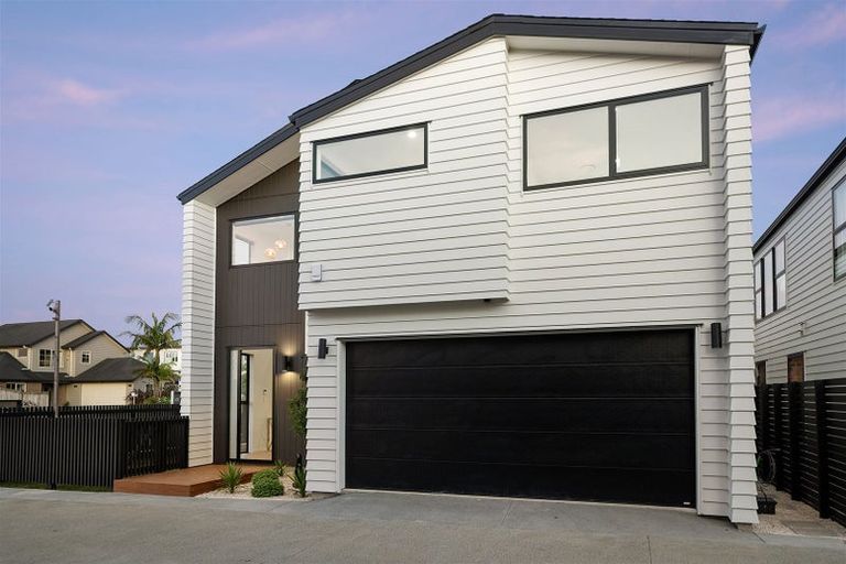 Photo of property in 7/5 Lemon Grove Lane, Greenhithe, Auckland, 0632