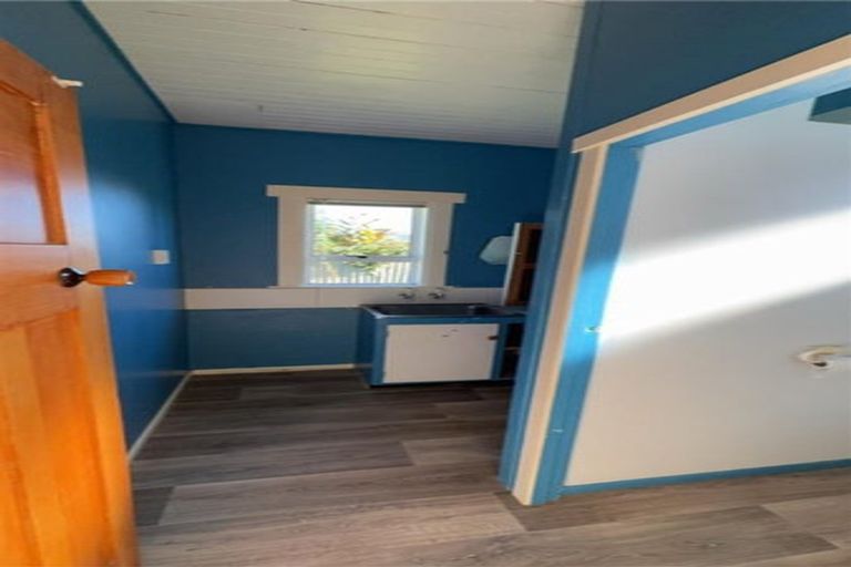 Photo of property in 5 Maratahu Street, Westown, New Plymouth, 4310