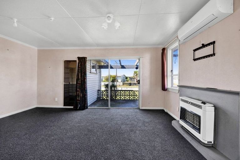 Photo of property in 6 Buchanan Place, Hawera, 4610