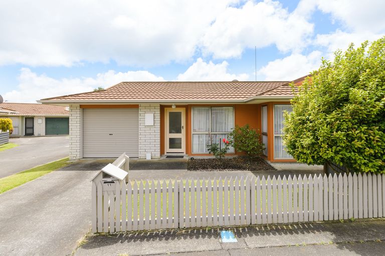 Photo of property in 11 Herbert Avenue, Cloverlea, Palmerston North, 4412