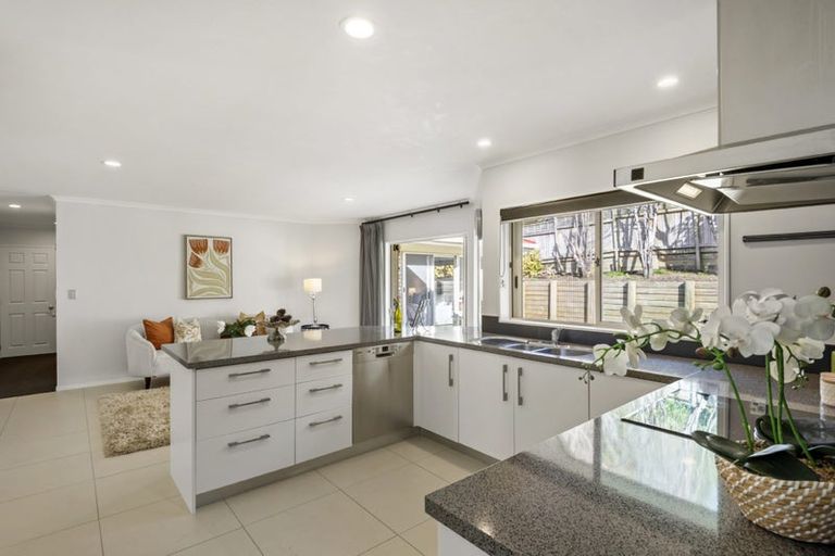 Photo of property in 7 Louvain Place, Greenhithe, Auckland, 0632