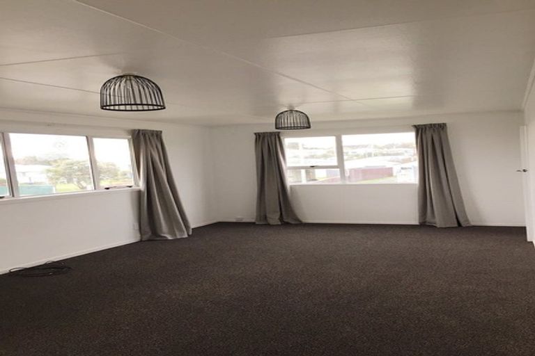 Photo of property in 10 Tainui Street, Castlecliff, Whanganui, 4501