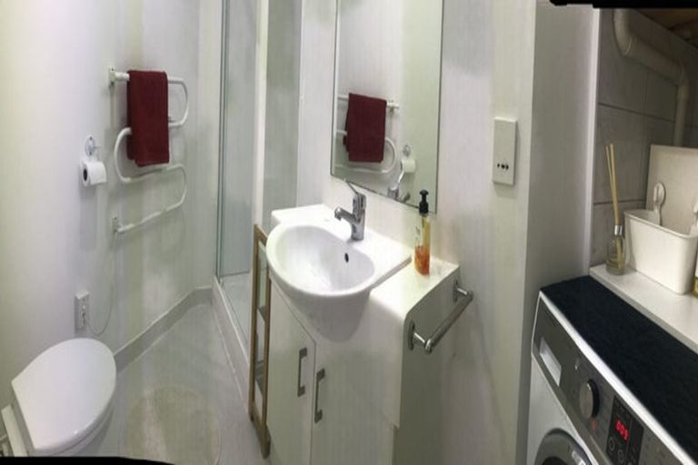 Photo of property in Terrace Tower Apartments, 4f/126 The Terrace, Wellington Central, Wellington, 6011