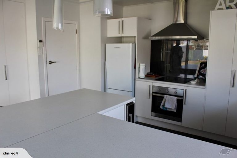 Photo of property in 8 Vardon Road, St Andrews, Hamilton, 3200