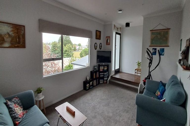 Photo of property in 15 Mile Place, Henderson, Auckland, 0612