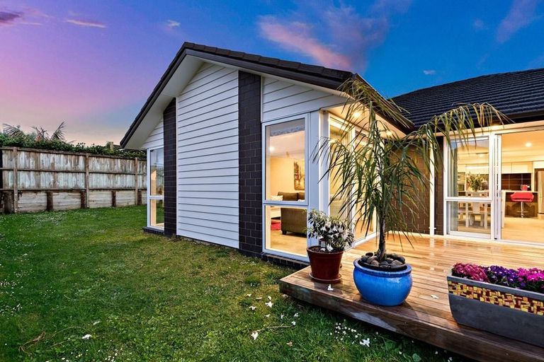 Photo of property in 15 Kohia Way, Huapai, Kumeu, 0810