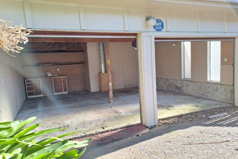 Photo of property in 84 Taylor Terrace, Tawa, Wellington, 5028