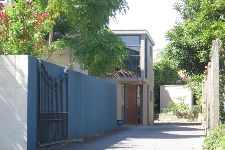 Photo of property in 12 Vaughan Crescent, Murrays Bay, Auckland, 0630