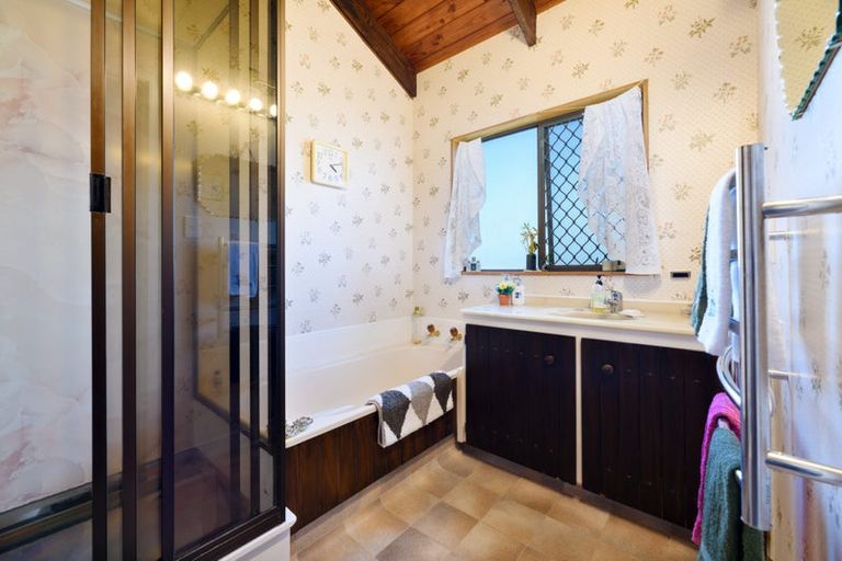 Photo of property in 4 Chablis Place, Henderson, Auckland, 0612