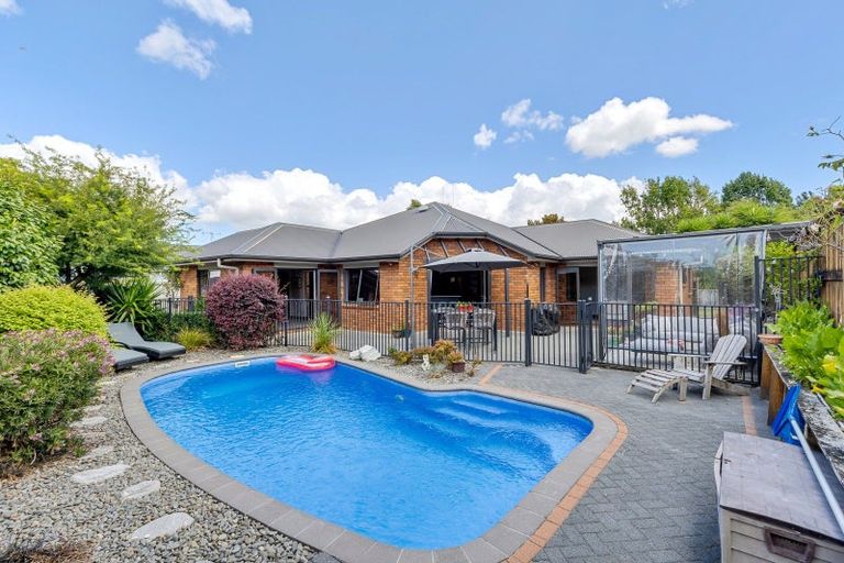 Photo of property in 27 Somerton Drive, Huntington, Hamilton, 3210