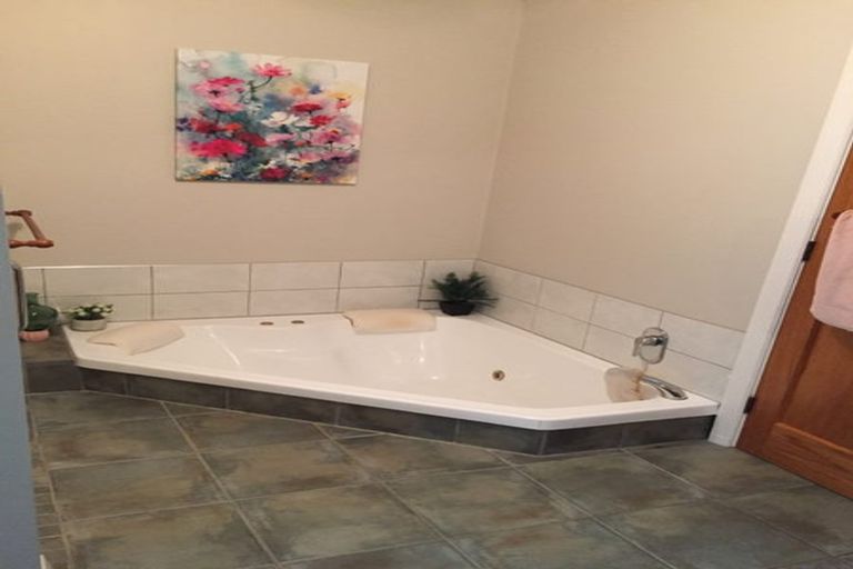 Photo of property in 16 Fairfield Road, Hawera, 4610