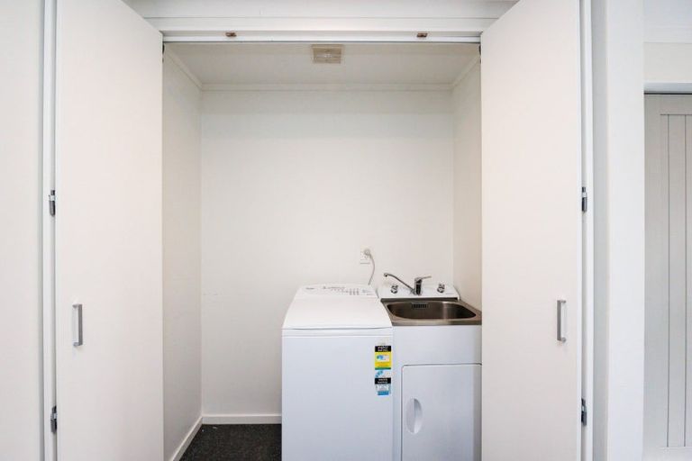 Photo of property in 56 Exeter Crescent, Takaro, Palmerston North, 4412