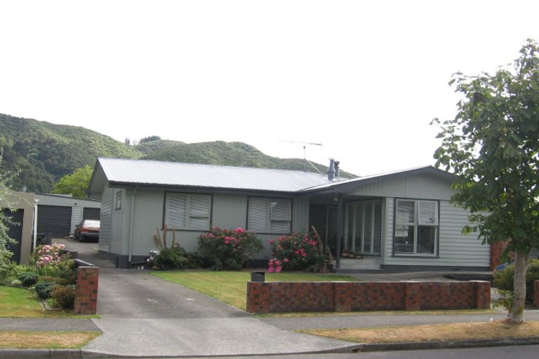 Photo of property in 21 Kentucky Street, Totara Park, Upper Hutt, 5018