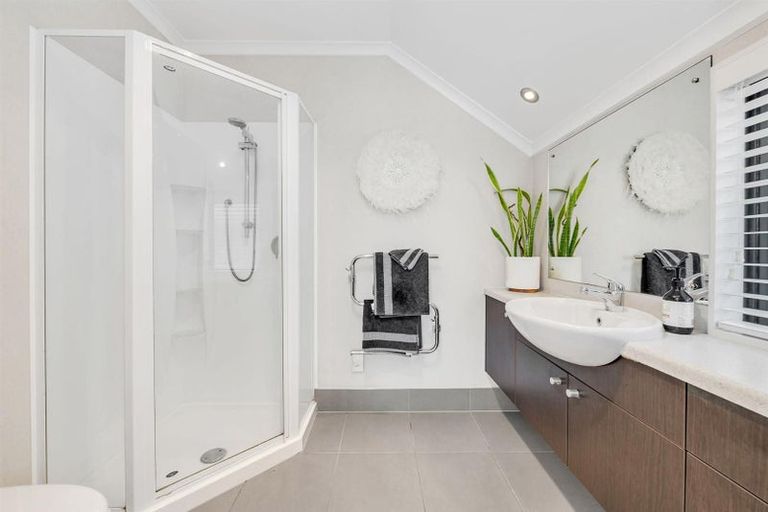 Photo of property in 14 Heidi Crescent, Flat Bush, Auckland, 2016