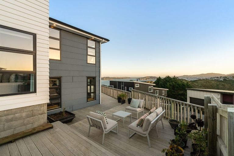 Photo of property in 2 Cessna Way, Newlands, Wellington, 6037