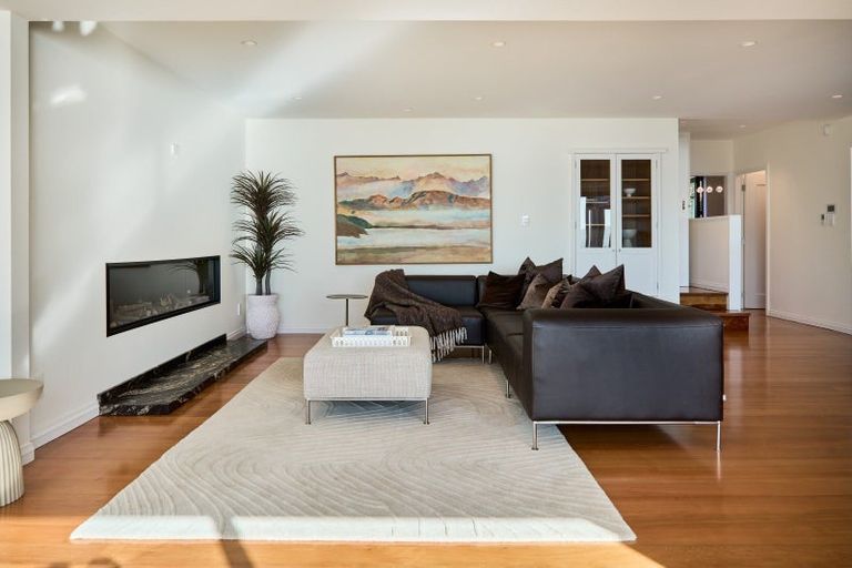 Photo of property in 3 Bayview Terrace, Oriental Bay, Wellington, 6011