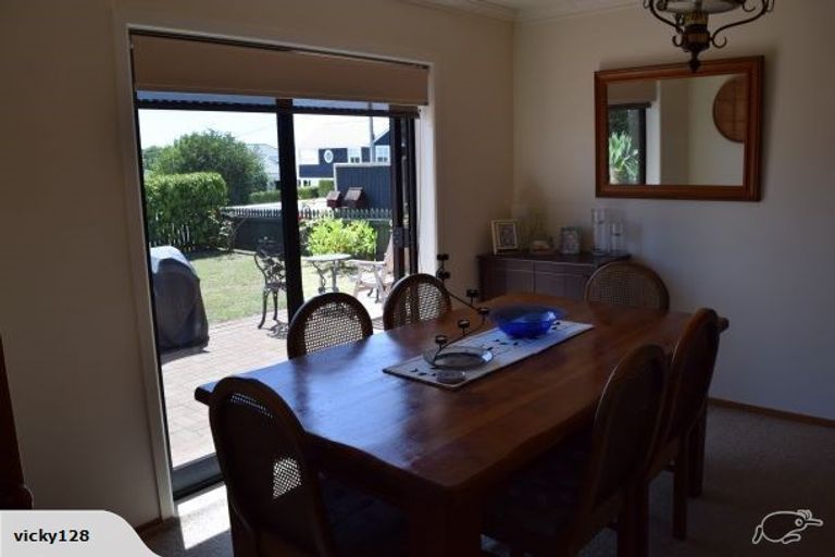 Photo of property in 1/48 East Coast Road, Milford, Auckland, 0620