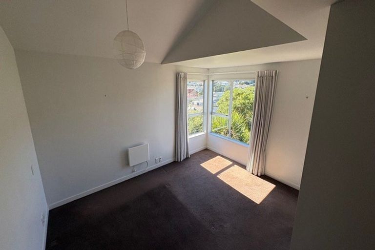 Photo of property in 10/3 Severn Street, Island Bay, Wellington, 6023