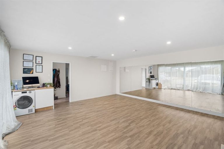 Photo of property in 3a Shillingford Boulevard, Rolleston, 7615
