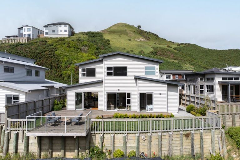 Photo of property in 22 Farnworth Terrace, Churton Park, Wellington, 6037