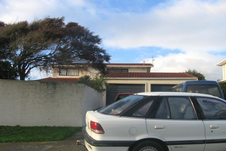 Photo of property in 35 Saint Aidans Way, Tawa, Wellington, 5028
