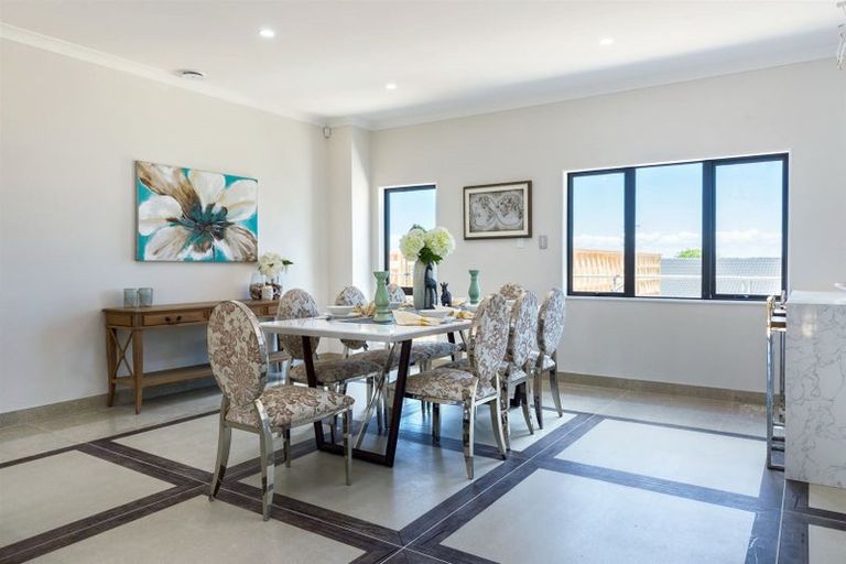 Photo of property in 4225a Great North Road, Glendene, Auckland, 0602