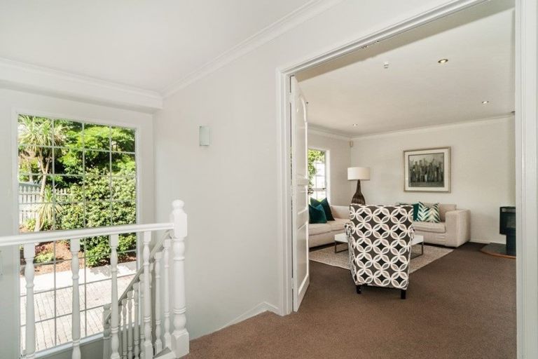 Photo of property in 24 Venus Place, Half Moon Bay, Auckland, 2012