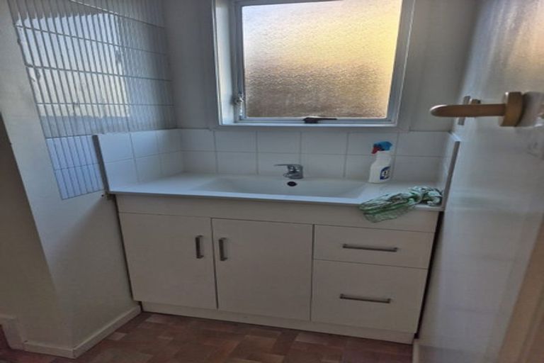 Photo of property in 2 Lexington Drive, Botany Downs, Auckland, 2010