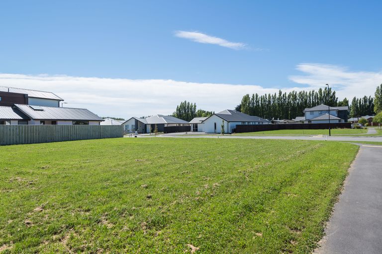 Photo of property in 8 Broadstairs Avenue, Casebrook, Christchurch, 8051
