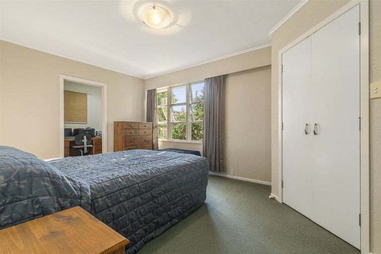 Photo of property in 56 Divich Avenue, Te Atatu South, Auckland, 0610