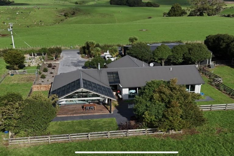 Photo of property in 407 Tikorangi Road East, Tikorangi, Waitara, 4383