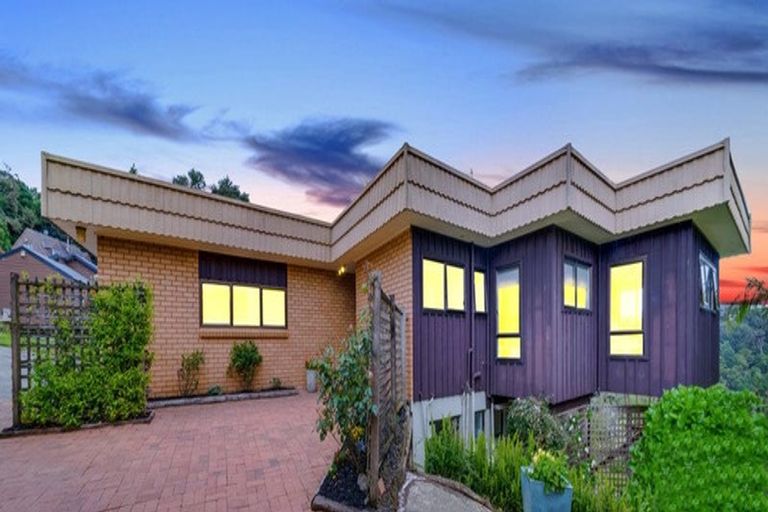 Photo of property in 18 Redmount Place, Red Hill, Papakura, 2110