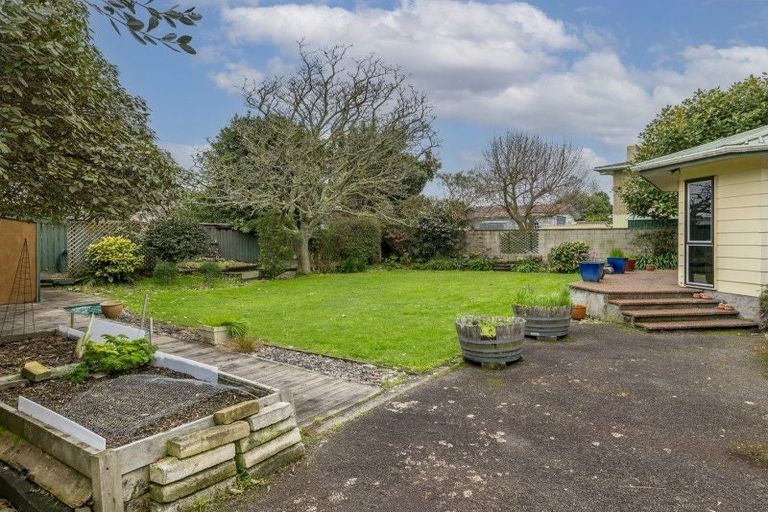 Photo of property in 16 Regal Street, Levin, 5510