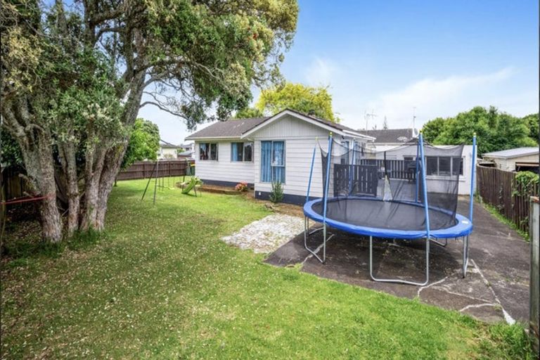Photo of property in 1 Gibbons Road, Weymouth, Auckland, 2103