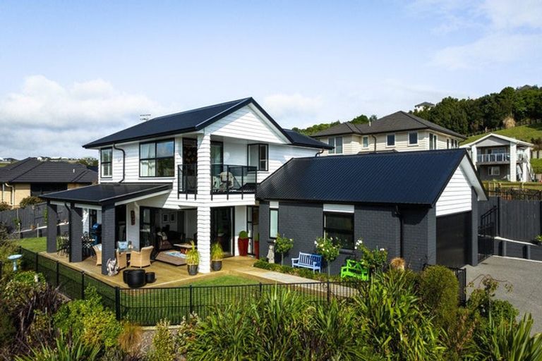 Photo of property in 30 Lakeside Terrace, Omokoroa, 3114