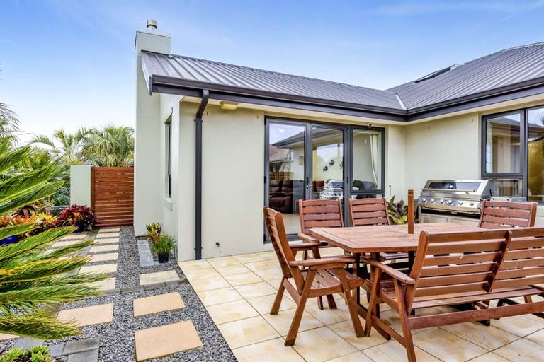 Photo of property in 19 Dolphin Parade, Bell Block, New Plymouth, 4312