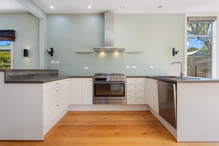 Photo of property in 145 Holly Road, St Albans, Christchurch, 8014