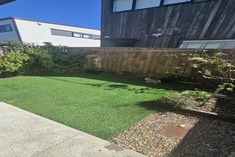 Photo of property in 2/5 Brandon Road, Glen Eden, Auckland, 0602