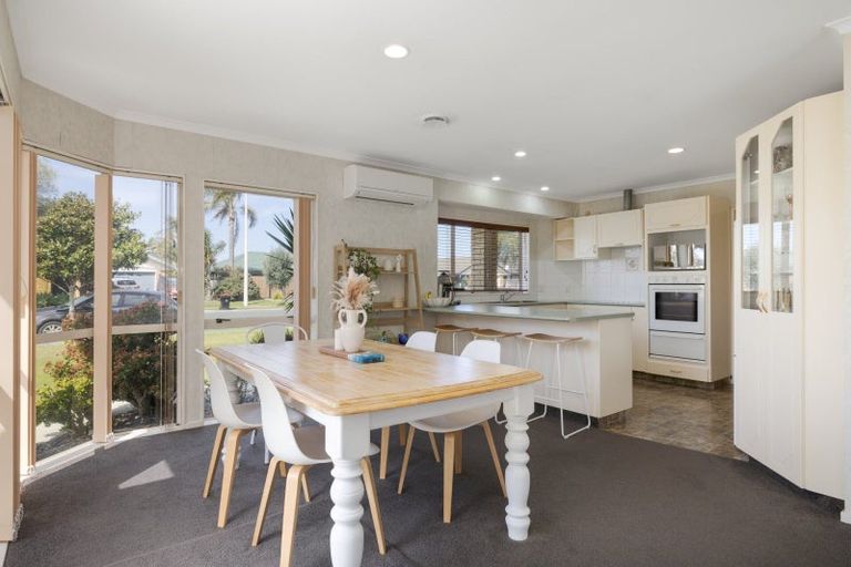 Photo of property in 16 Sandhurst Drive, Papamoa Beach, Papamoa, 3118