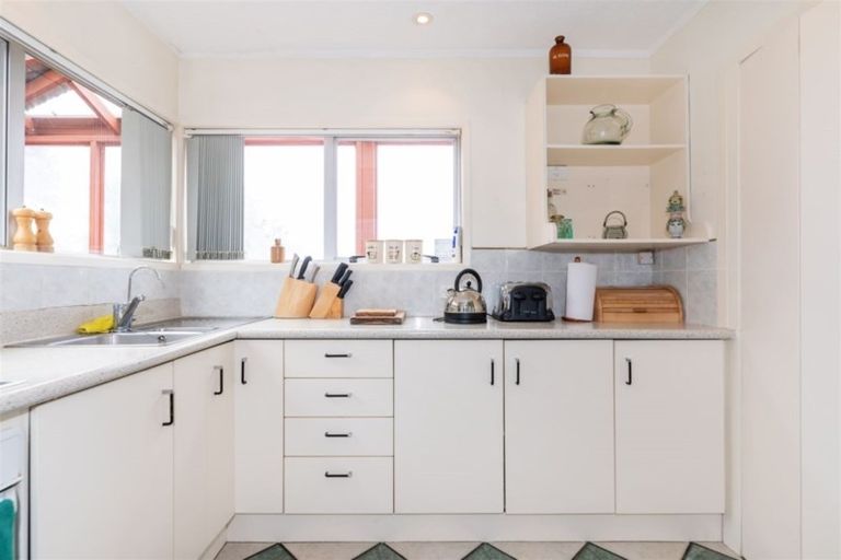 Photo of property in 2/41 Telstar Place, Beach Haven, Auckland, 0626