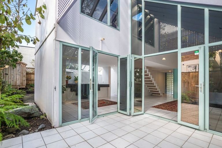 Photo of property in 2 Moata Place, Devonport, Auckland, 0624