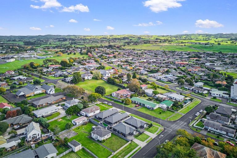 Photo of property in 16 Domain Street, Waiuku, 2123