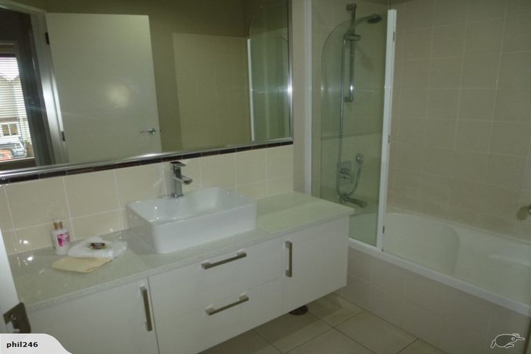 Photo of property in 9q Clearwater Cove, West Harbour, Auckland, 0618