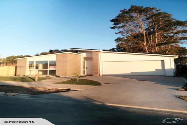 Photo of property in 12 Barrique Road, Kumeu, 0810