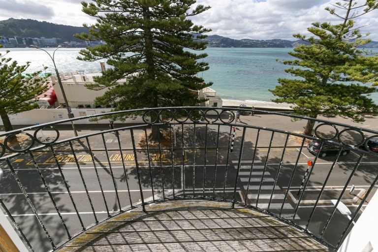 Photo of property in Coburn House, 246 Oriental Parade, Oriental Bay, Wellington, 6011