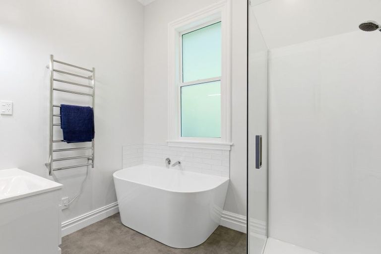 Photo of property in 427 Karaka Bay Road, Karaka Bays, Wellington, 6022