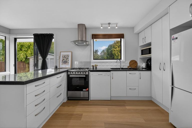 Photo of property in 6 Blossomdale Place, Bishopdale, Christchurch, 8053