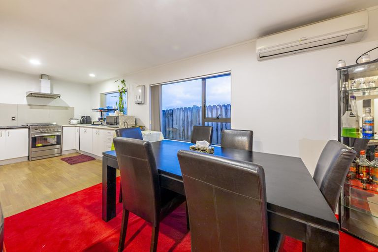 Photo of property in 2/27 Kopara Place, Clendon Park, Auckland, 2103