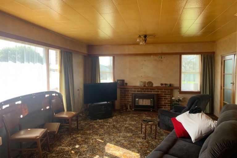 Photo of property in 35 Egmont Street, Hawera, 4610
